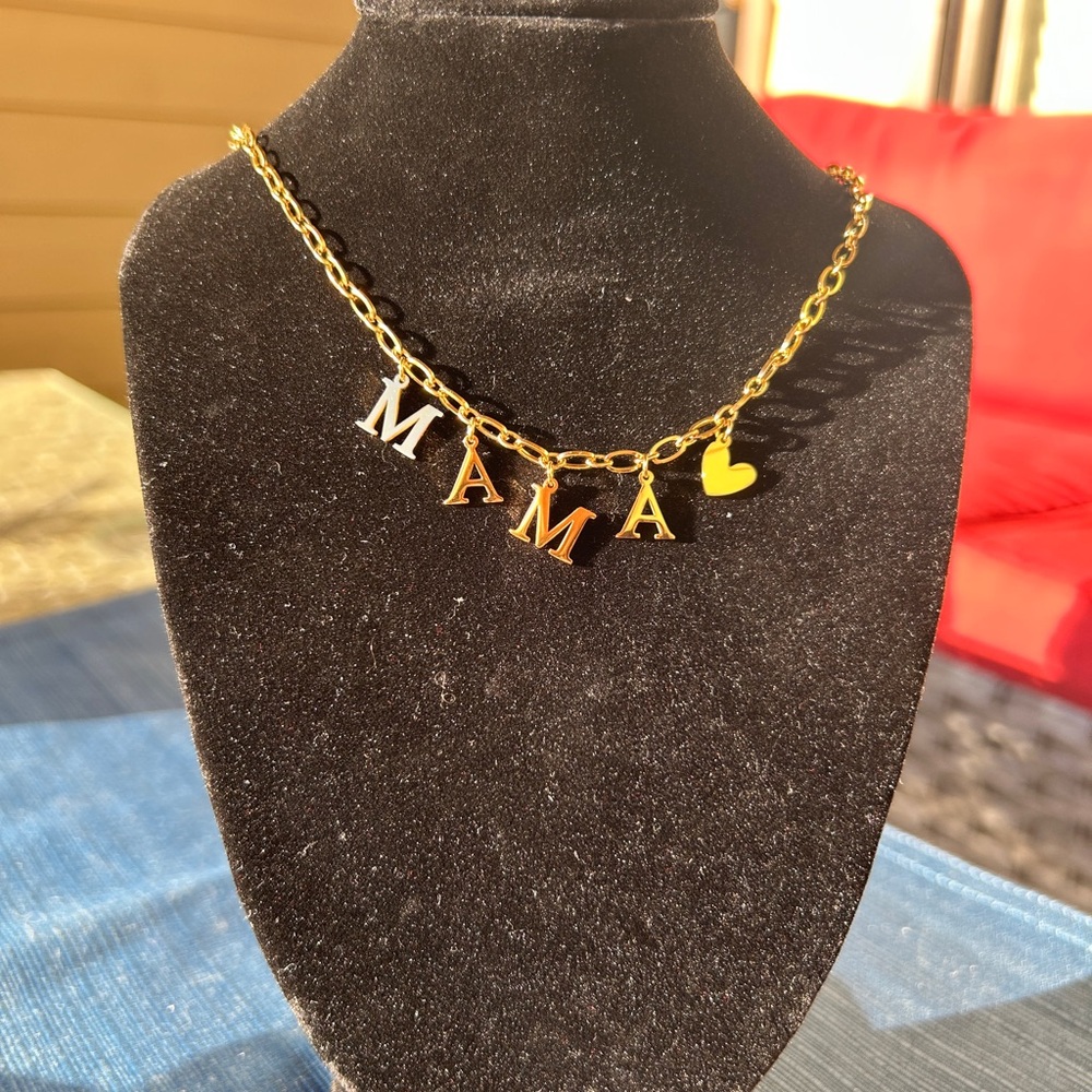 NWT 16” Oak & Ivy Gold 'MAMA' Letter Charm Necklace with Heart Accent - Picture 6 of 8
